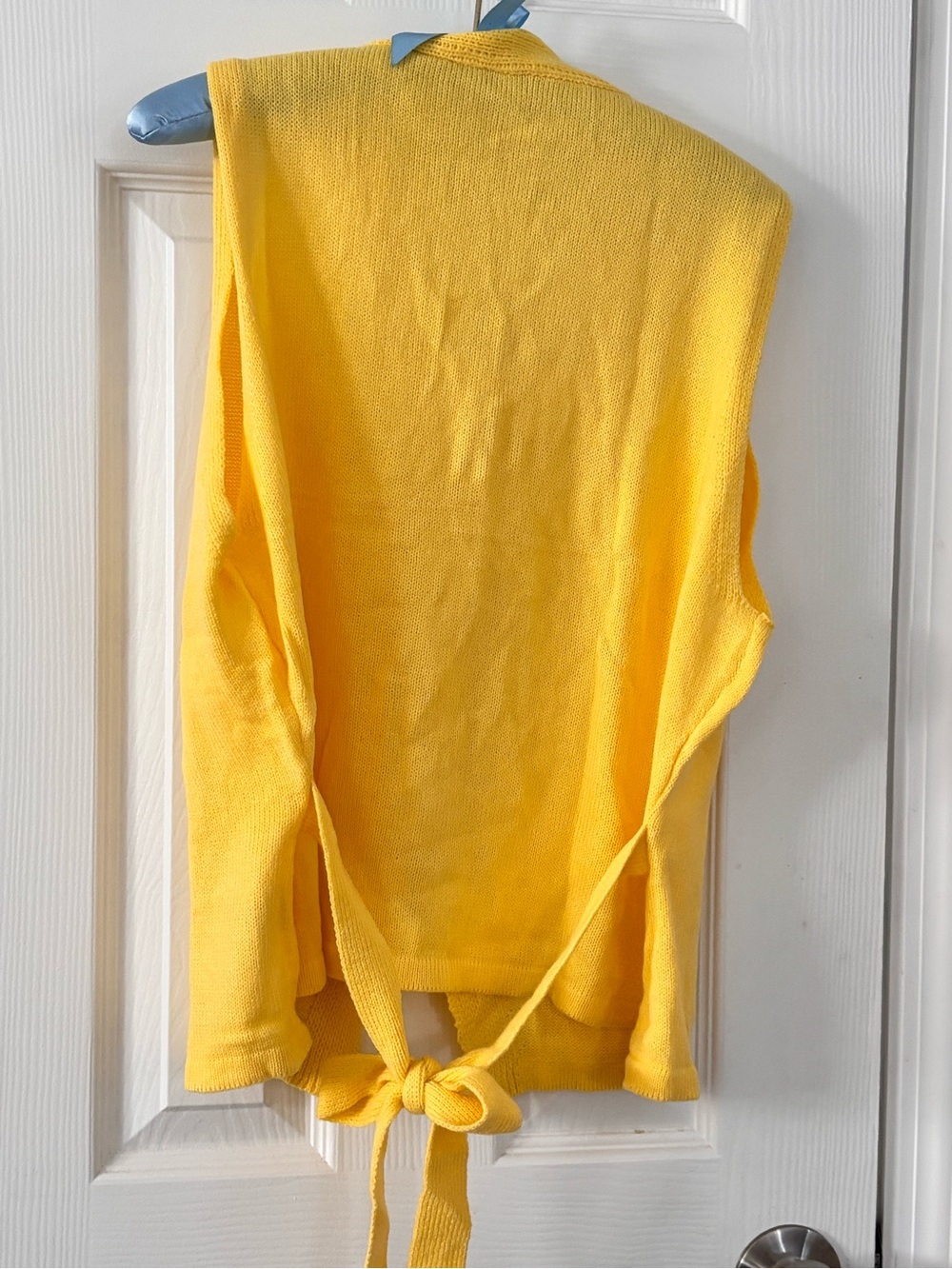 SHEIN Yellow Shell-Button Knit V-Neck Vest - Picture 5 of 10